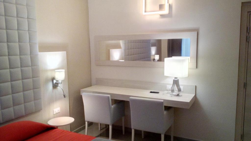 183610853