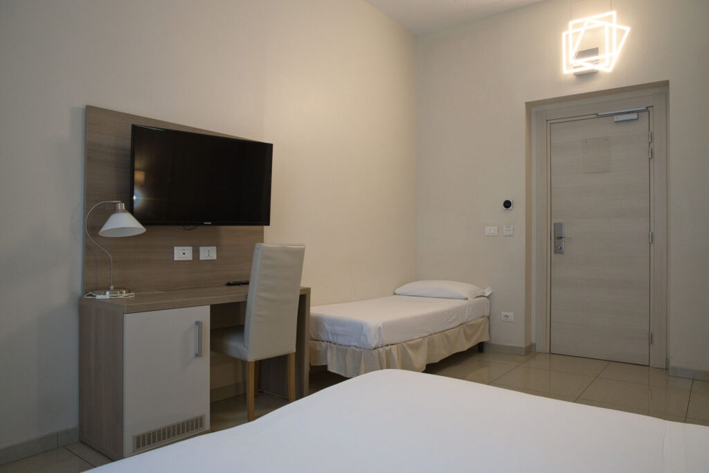 Camera-202-BED_9257